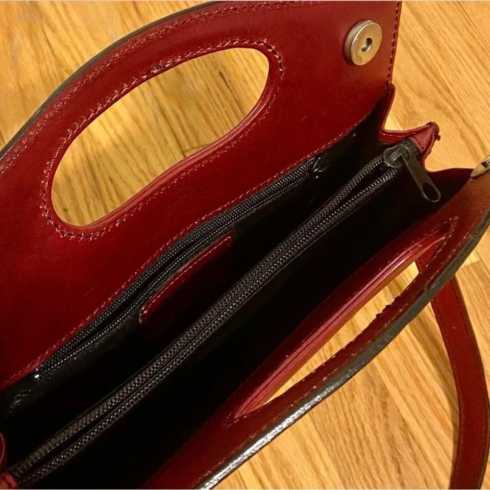 Elegant Red Leather Handbag - Picture 4 of 7